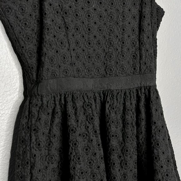 XXI Sleeveless Black Dress With Cut Out Circles and Embroidery Size Small - Picture 6 of 11